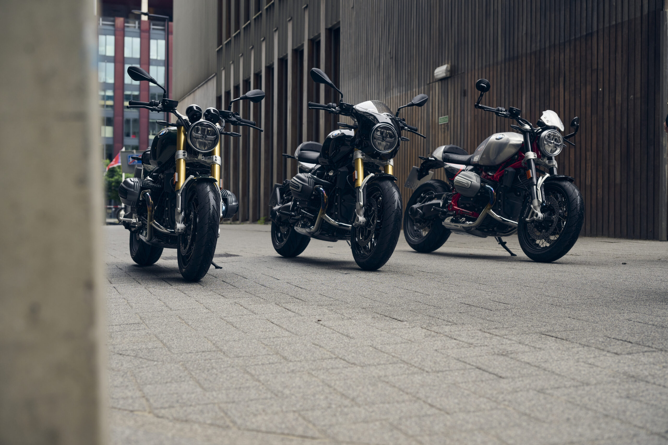 BMW R12 NineT met 3
