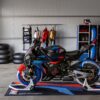 BMW M 1000 RR op motorfietsmat M
