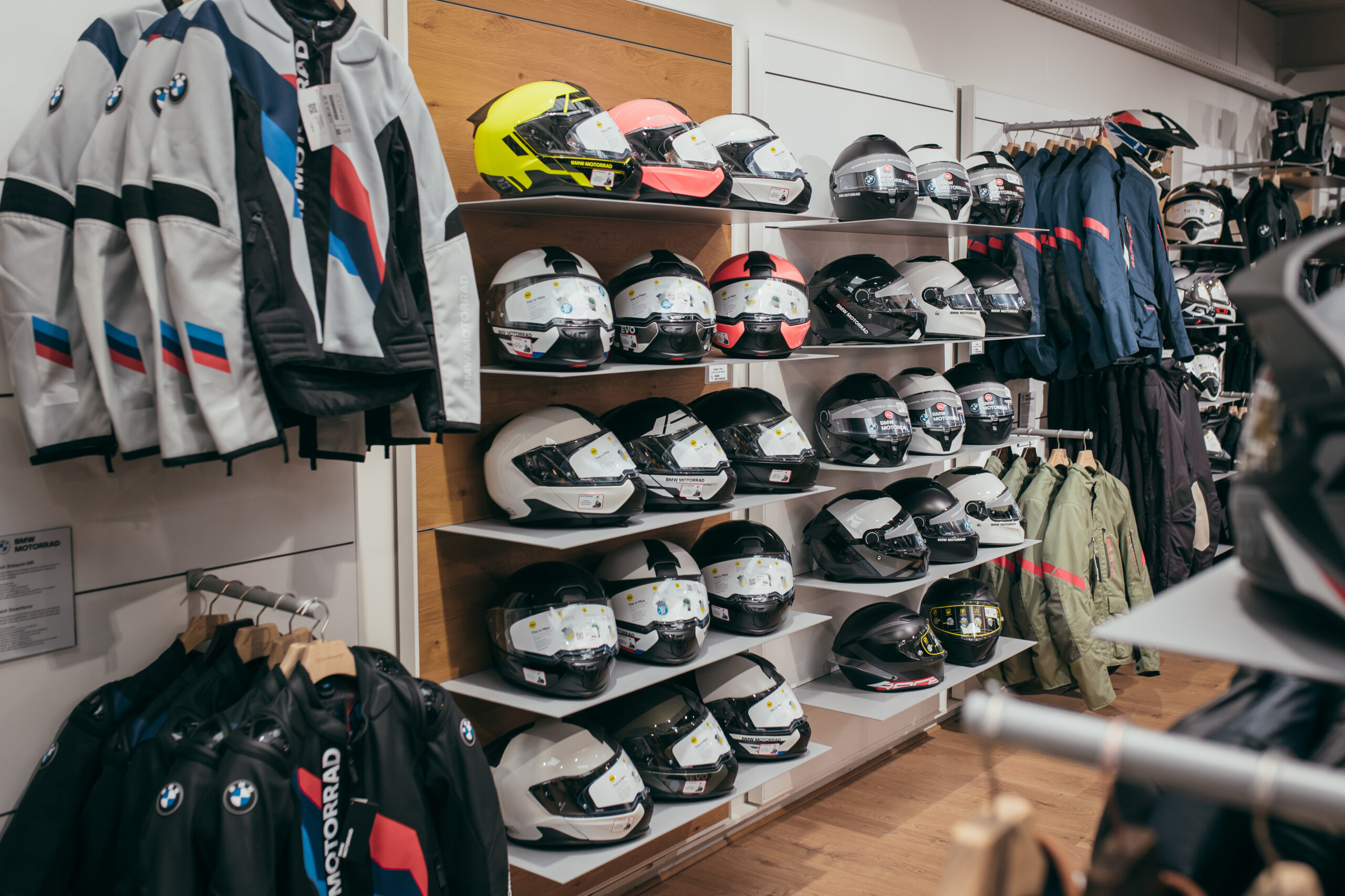 BMW Motorhelmen bij M&M INghelbrecht