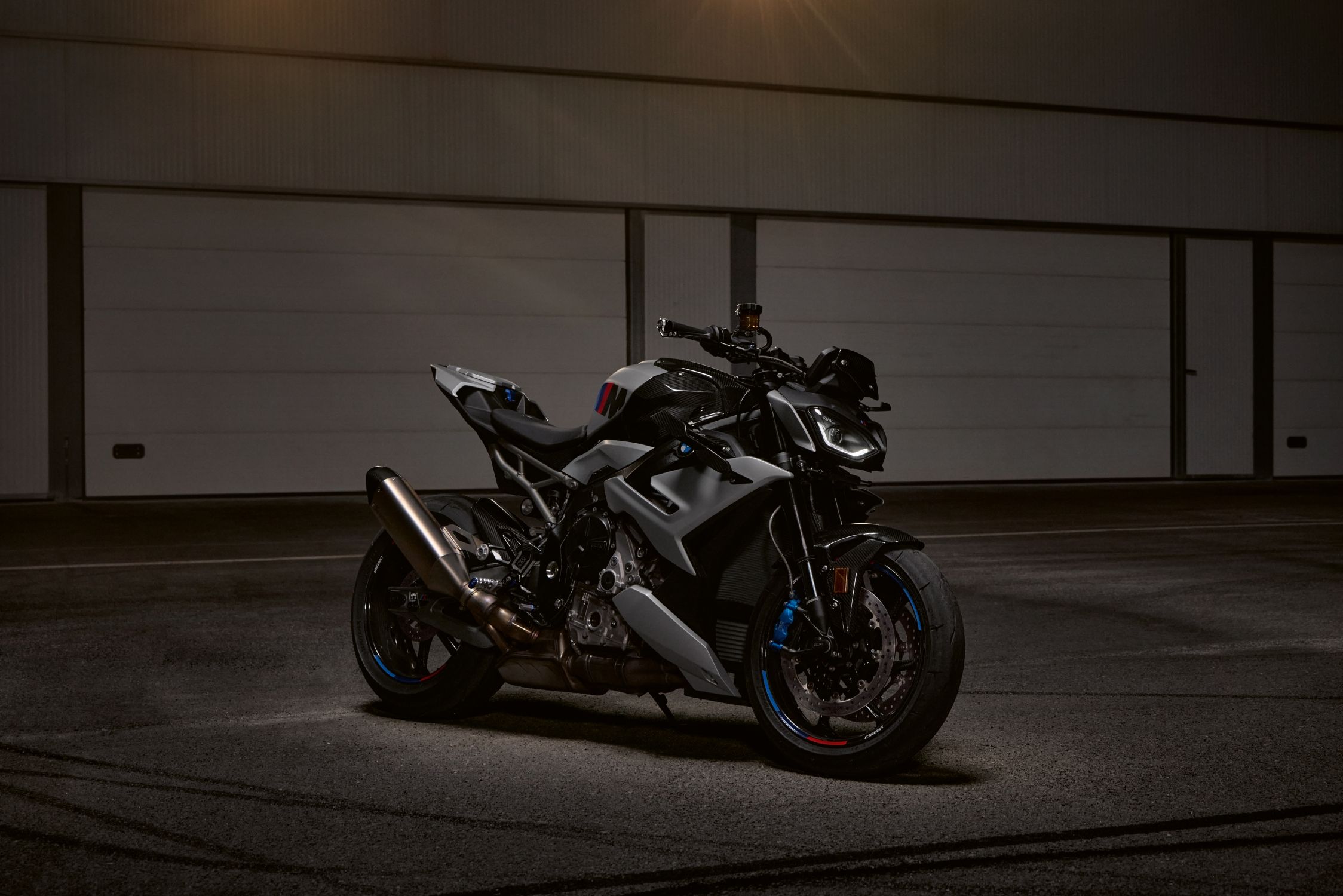BMWM1000R (1)