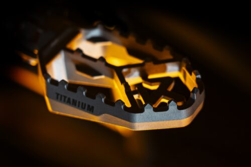 Akrapovic Voetsteunen gemonteerd op R 1300