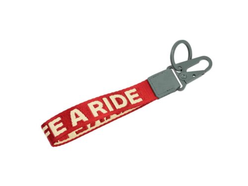 Rode sleutelhanger met Make Life a Ride tekst