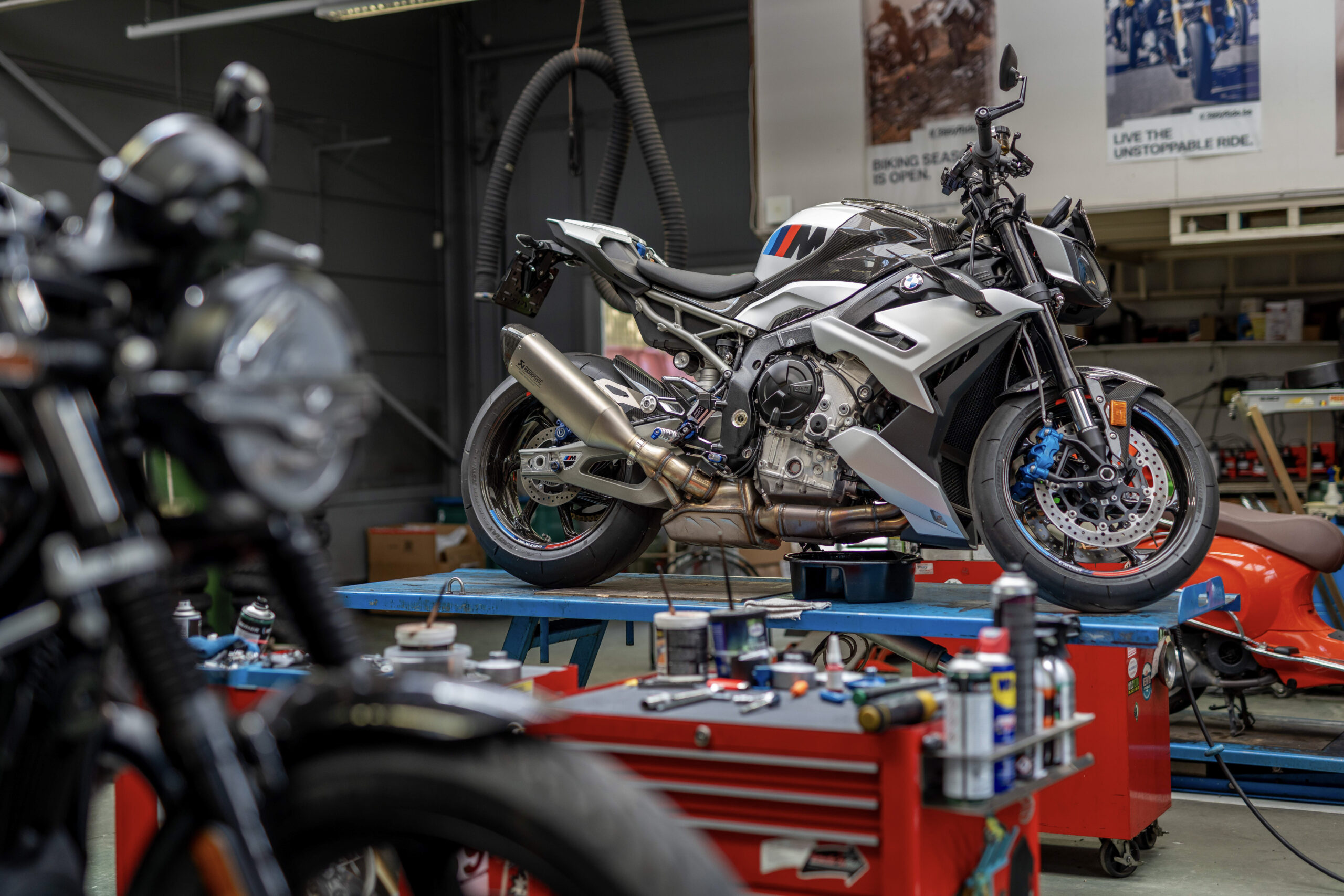 M 1000 R in werkplaats van M&M Inghelbrecht Oostende BMW Motorrad