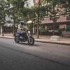 BMW motorjeans heren gedragen op R12 nineT