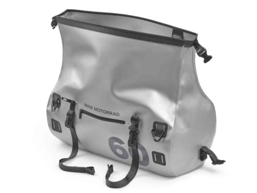 Originele BMW Motorrad bagagerol van 60 liter in zilver en zwart geopend